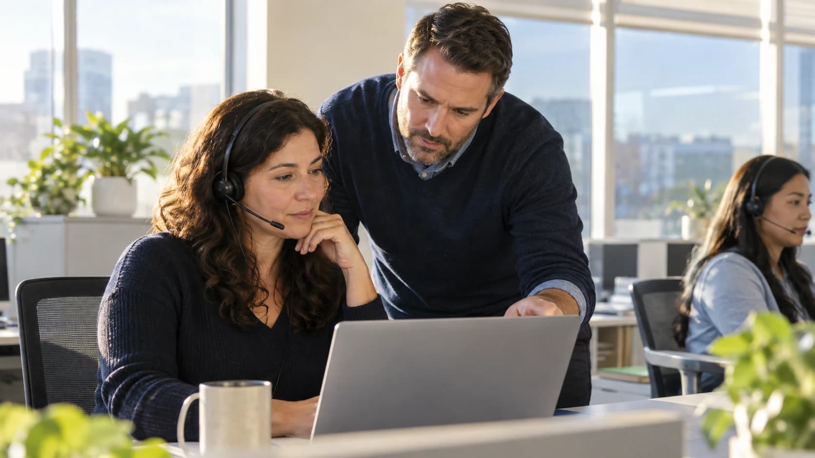 A call center supervisor supporting an advisor during a customer conversation